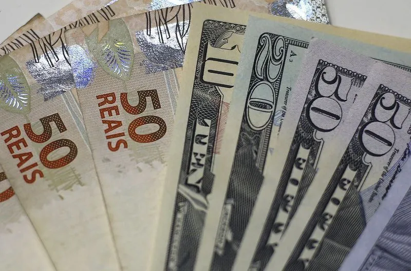 Para onde vai o dólar? Eleição e Fed colocam câmbio no centro das atenções